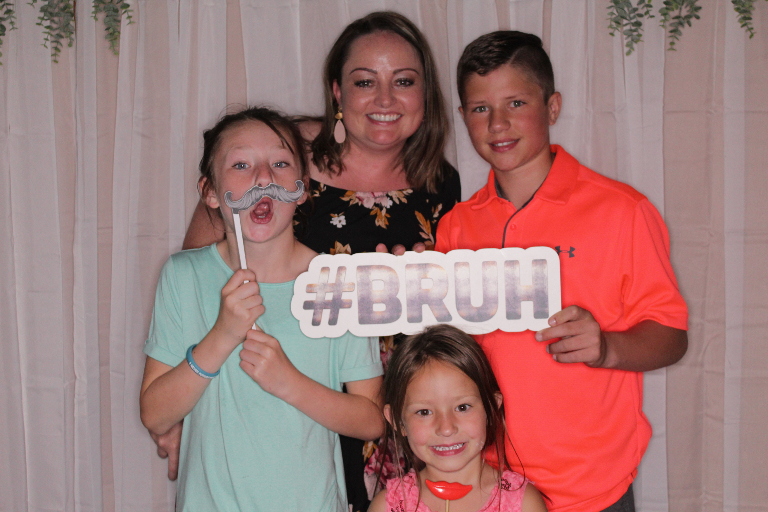 Carson and Harlie's Wedding | View more photos from the event at gallery.photoboothbillings.com/u/PhotoBoothBillings/Carson-and-Harlies-Wedding